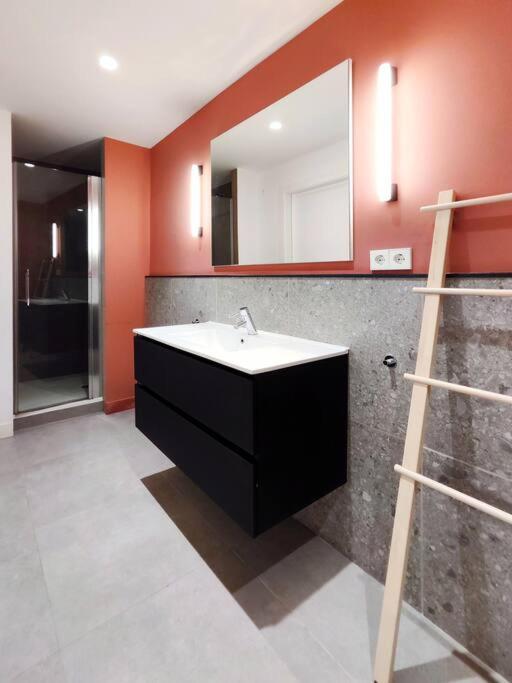 Moderno Apartamento En Terrassa Centro Zewnętrze zdjęcie
