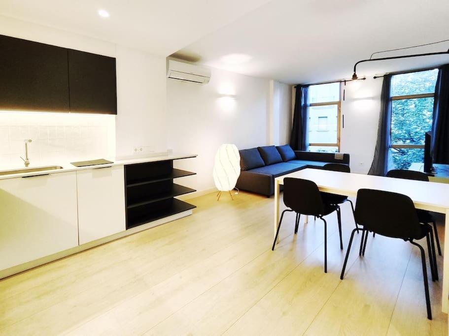 Moderno Apartamento En Terrassa Centro Zewnętrze zdjęcie
