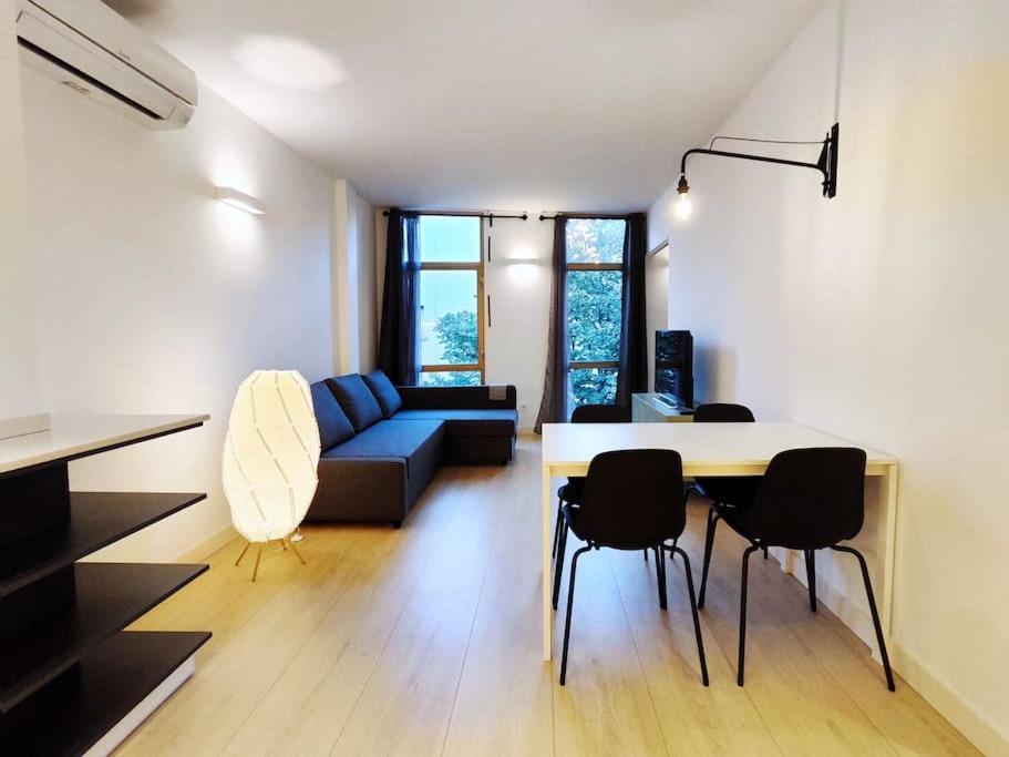 Moderno Apartamento En Terrassa Centro Zewnętrze zdjęcie