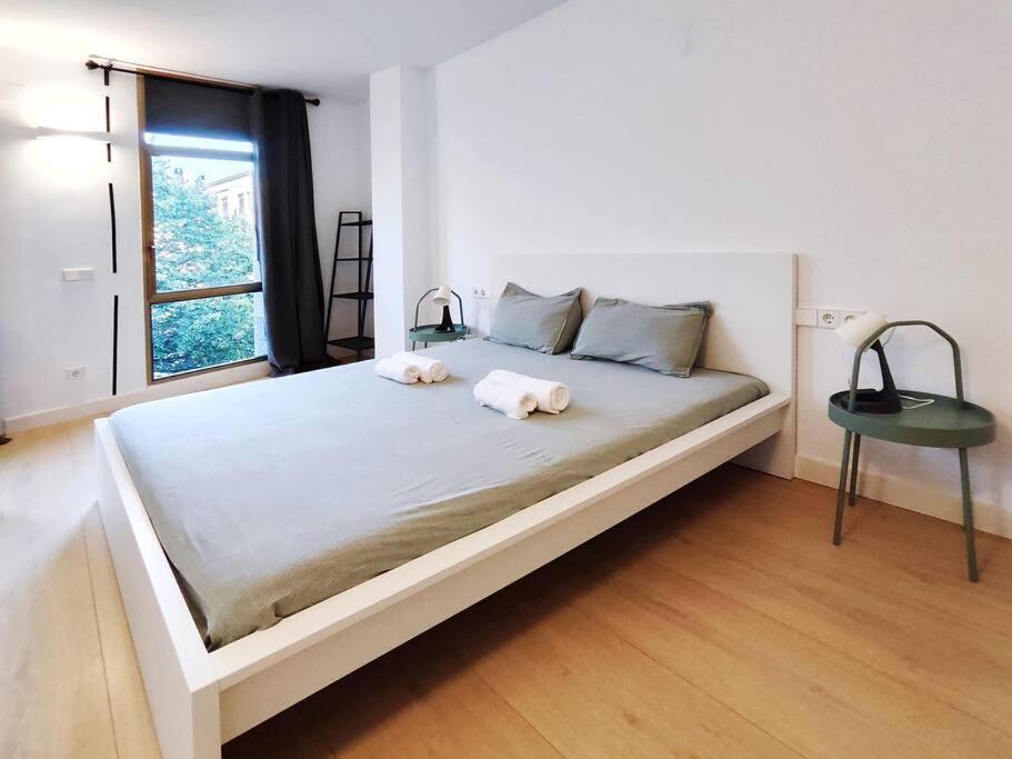 Moderno Apartamento En Terrassa Centro Zewnętrze zdjęcie