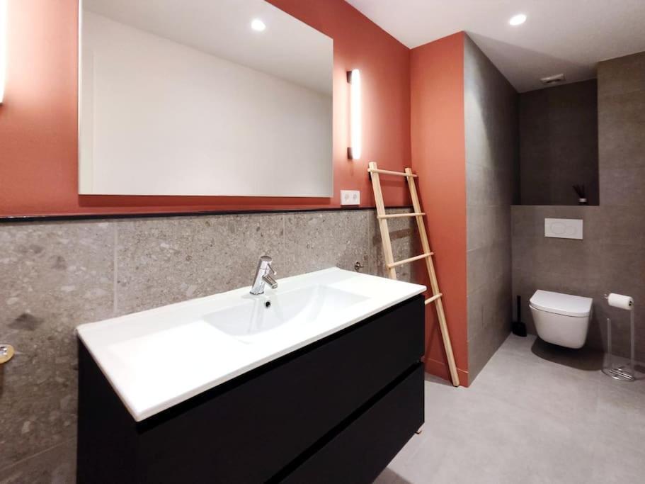 Moderno Apartamento En Terrassa Centro Zewnętrze zdjęcie